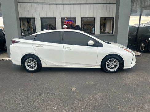 Used 2016 Toyota Prius Two image 21