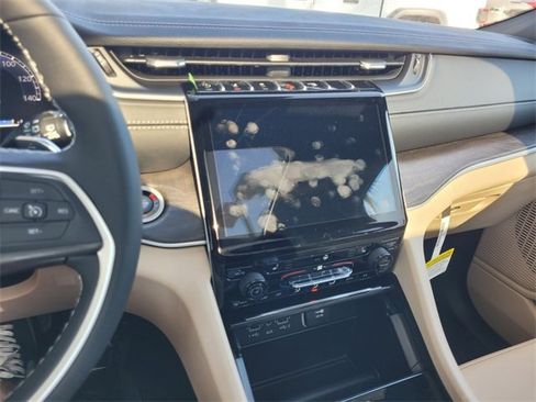 New 2025 Jeep Grand Cherokee Limited image 26