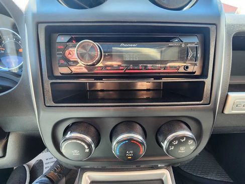 Used 2014 Jeep Compass Latitude w/ Sun/Sound Group AWD/4WD image 19