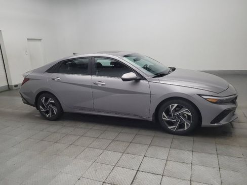 Used 2025 Hyundai Elantra SEL FWD image 11