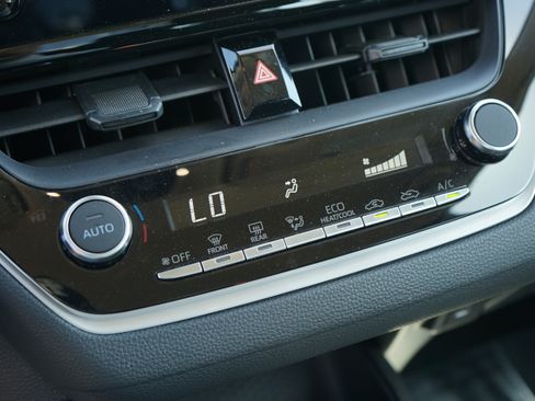 Used 2025 Toyota Corolla LE FWD image 24