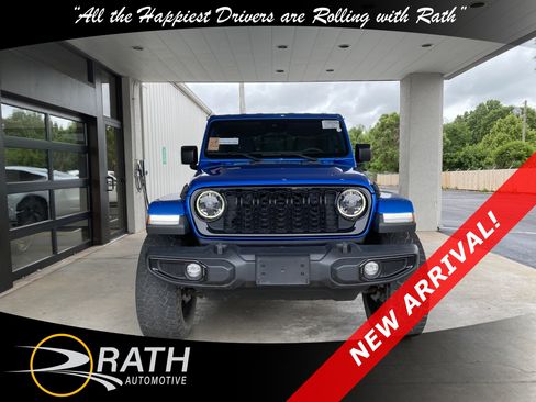 Used 2024 Jeep Gladiator Overland AWD/4WD image 3