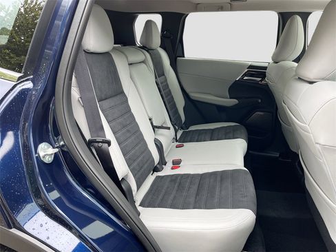 New 2025 Mitsubishi Outlander SE image 29