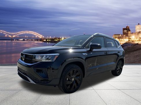 Used 2024 Volkswagen Taos SE image 1