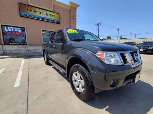 Used 2013 Nissan Frontier SV w/ SV Value Truck Pkg AWD/4WD image 2