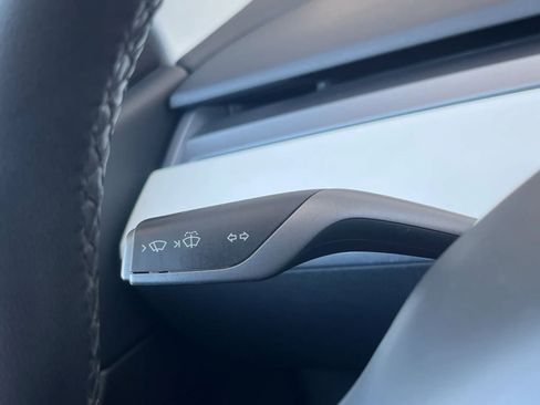 Used 2023 Tesla Model Y Long Range AWD/4WD image 40