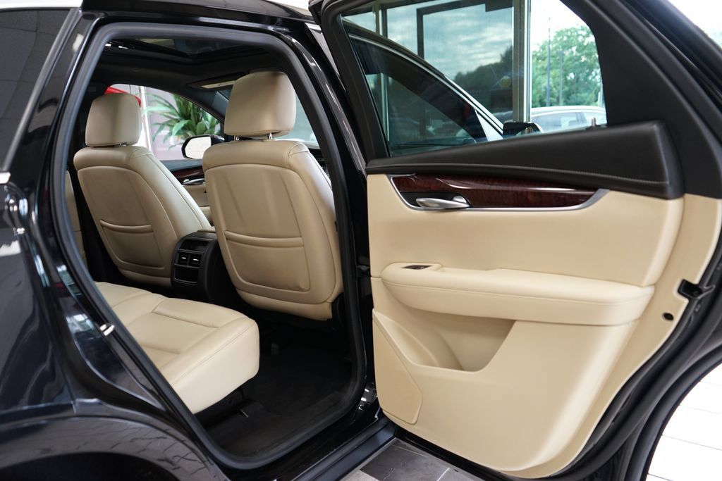 Used 2018 Cadillac XT5 Luxury AWD/4WD image 46