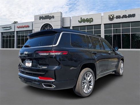 New 2025 Jeep Grand Cherokee L Summit w/ Luxury Tech Group V image 4