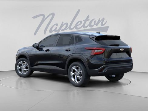 New 2026 Chevrolet Trax LS w/ LS Convenience Package FWD image 3