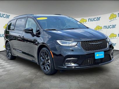 Used 2026 Chrysler Pacifica Limited w/ S Appearance Package