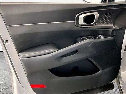 Certified 2025 Kia Sorento S w/ Panoramic Sunroof Package FWD image 19