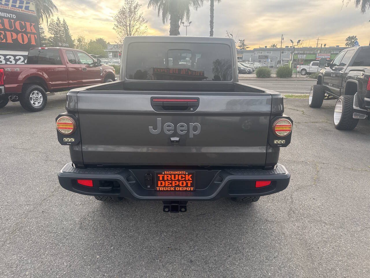 Used 2020 Jeep Gladiator Overland AWD/4WD image 7
