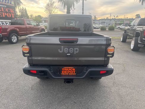 Used 2020 Jeep Gladiator Overland AWD/4WD image 7