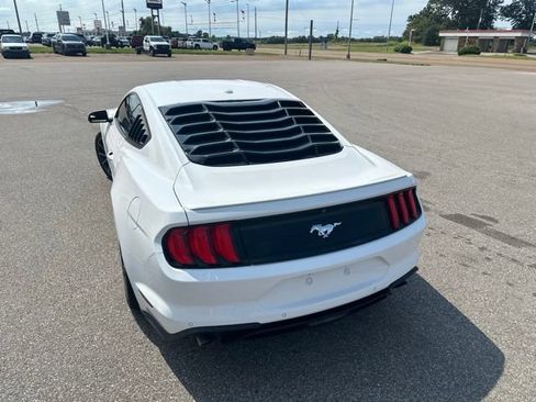 Used 2018 Ford Mustang Coupe w/ Equipment Group 101A RWD image 18