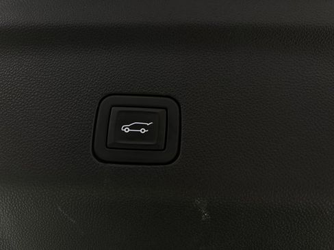 Used 2024 Chevrolet Tahoe Z71 w/ Z71 Off-Road Package image 33