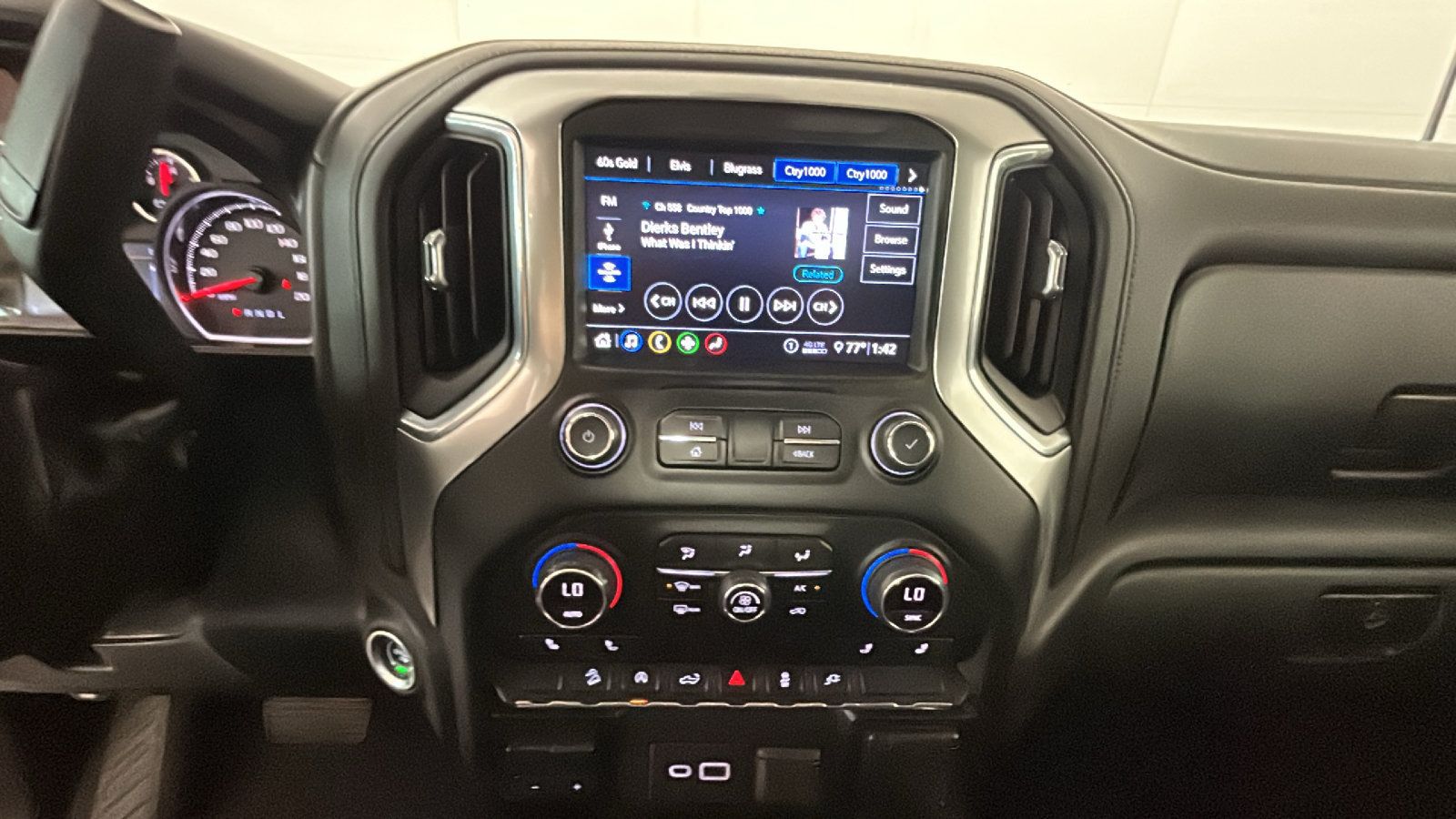 Used 2020 Chevrolet Silverado 1500 LT Trail Boss AWD/4WD image 26