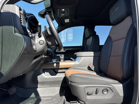 Used 2025 Chevrolet Silverado 1500 High Country image 16