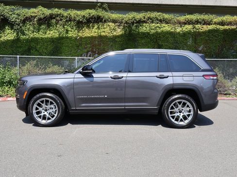 Used 2022 Jeep Grand Cherokee Limited AWD/4WD image 11