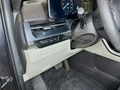 Used 2024 Kia Carnival SX Prestige FWD image 8