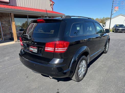 Used 2020 Dodge Journey SE image 4