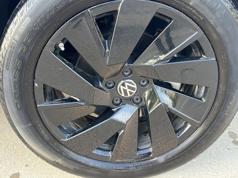 Certified 2024 Volkswagen Atlas SE w/ Panoramic Sunroof Package image 12