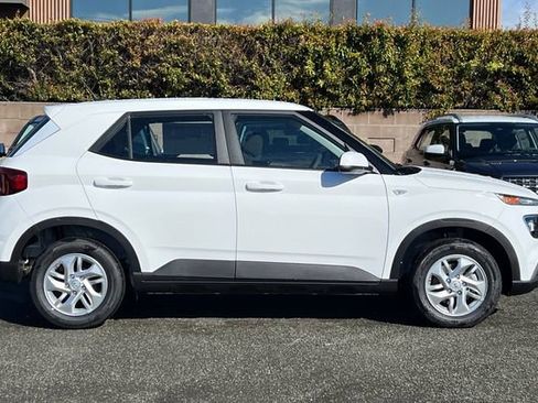 New 2026 Hyundai Venue SE image 5