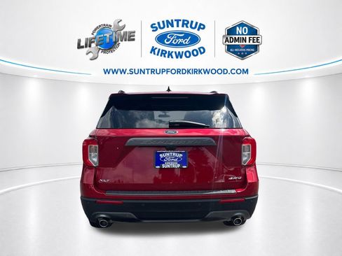 Used 2024 Ford Explorer XLT w/ Equipment Group 202A AWD/4WD image 4