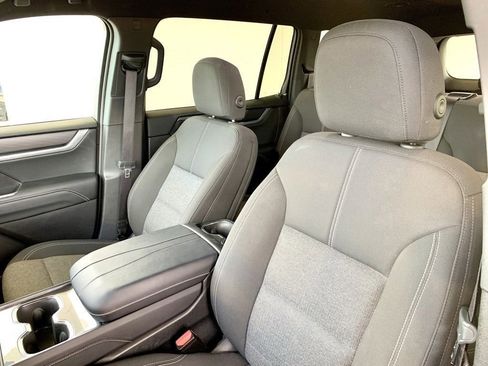 Used 2025 GMC Acadia Elevation image 12