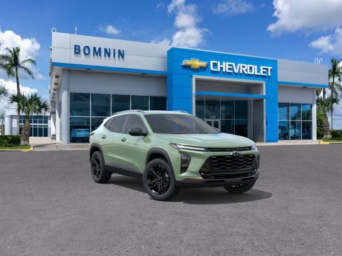 New 2026 Chevrolet Trax ACTIV FWD image 2