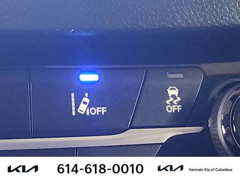 Used 2022 Chrysler Pacifica Touring-L image 30