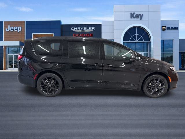 New 2026 Chrysler Pacifica Select w/ S Appearance Package FWD image 9
