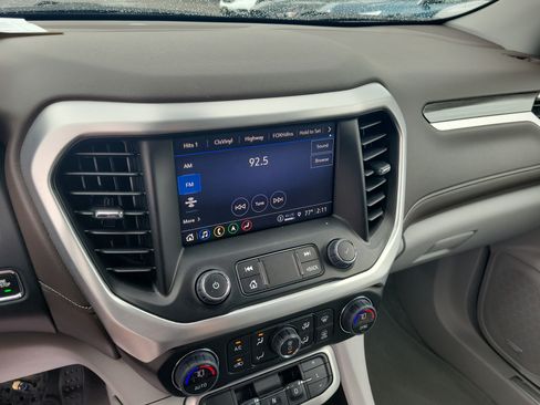 Used 2023 GMC Acadia SLT w/ Preferred Package FWD image 28