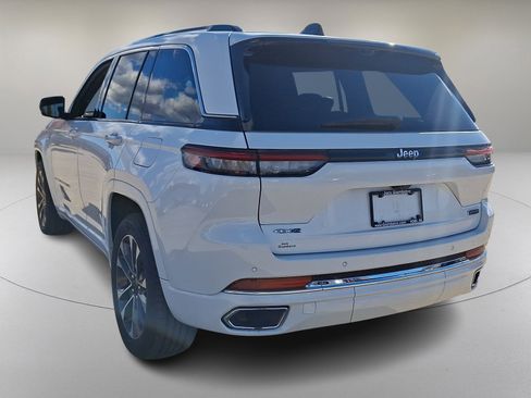 Used 2022 Jeep Grand Cherokee Overland w/ Advanced Protech Group III image 8