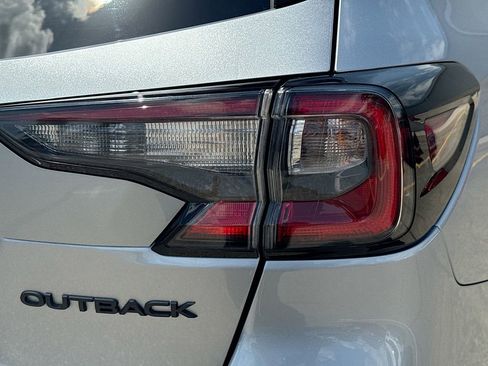 Used 2025 Subaru Outback Onyx Edition AWD/4WD image 37
