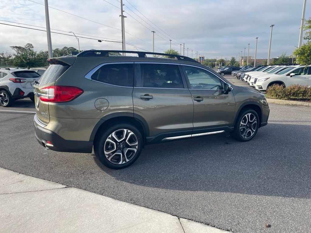 Used 2023 Subaru Ascent Limited w/ Technology Package AWD/4WD image 5