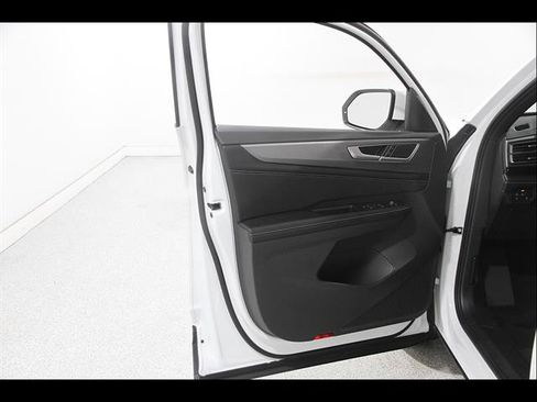 Used 2024 Volkswagen Atlas Cross Sport SE AWD/4WD image 4