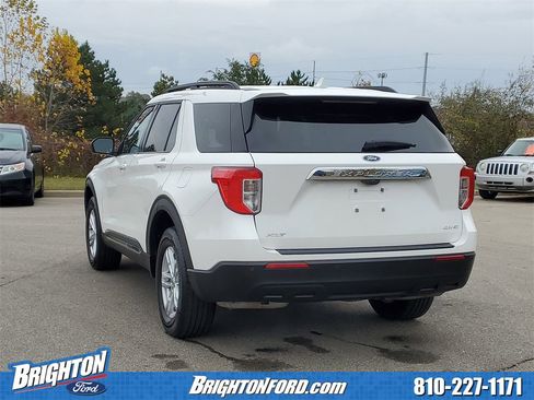 Used 2024 Ford Explorer XLT image 3