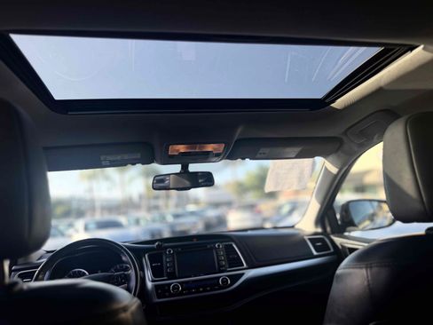 Used 2016 Toyota Highlander XLE FWD image 27