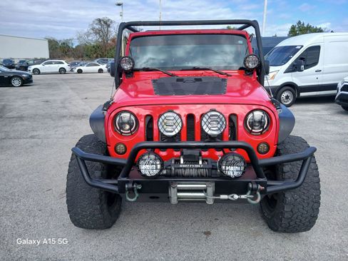 Used 2015 Jeep Wrangler Unlimited Sahara w/ Connectivity Group image 3