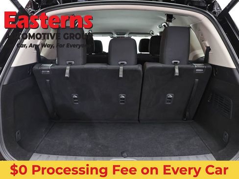 Used 2025 Nissan Pathfinder SV FWD image 9