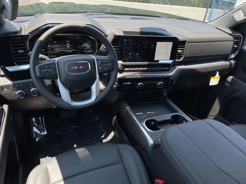 New 2025 GMC Sierra 2500 SLT w/ SLT Convenience Package image 9