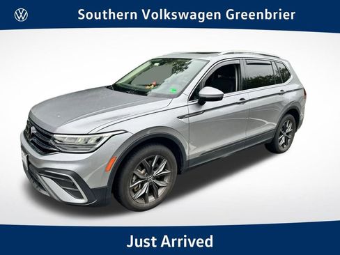 Used 2022 Volkswagen Tiguan SE AWD/4WD image 1