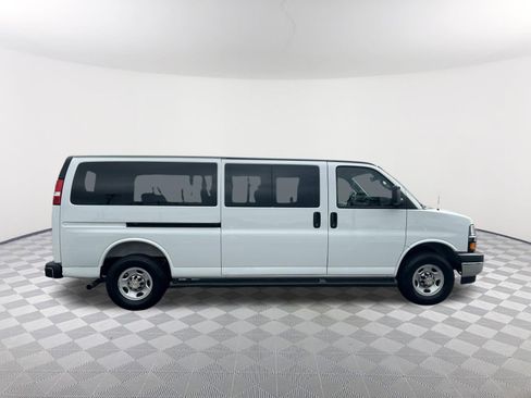 Used 2025 Chevrolet Express 3500 LT w/ LT Preferred Equipment Group RWD image 4