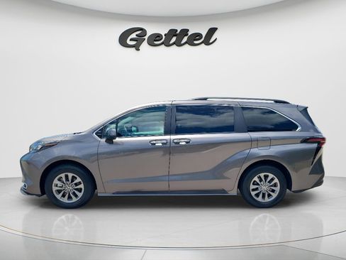 Certified 2024 Toyota Sienna XLE FWD image 8