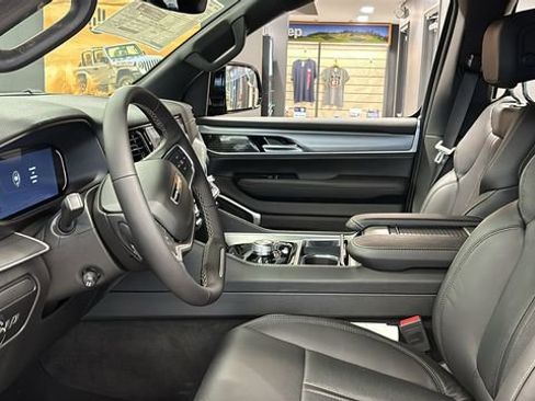 New 2026 Jeep Grand Wagoneer 4WD image 2