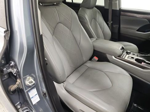Used 2022 Toyota Highlander Platinum AWD/4WD image 40