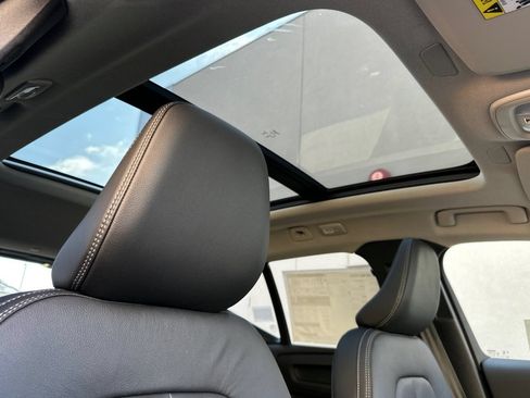 Certified 2026 Volvo XC40 B4 Core w/ Climate Package FWD image 18