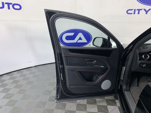 Used 2023 Bentley Bentayga AWD/4WD image 12