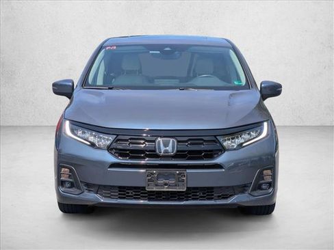 Used 2025 Honda Odyssey Touring image 2