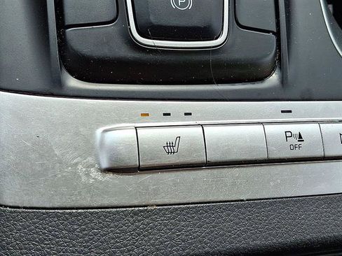 Used 2024 Kia Carnival LX FWD image 19